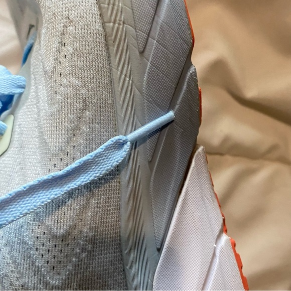 HOKA Arahi 6 size 9 B - Picture 14 of 16